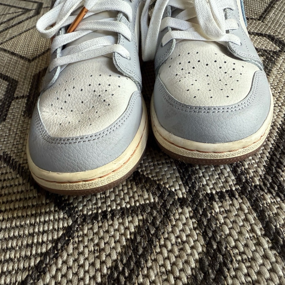 Nike Air Jordan 1 Low-Top Sneakers in White,‎ Light Blue & Brown Women 6.5 - Picture 4 of 7